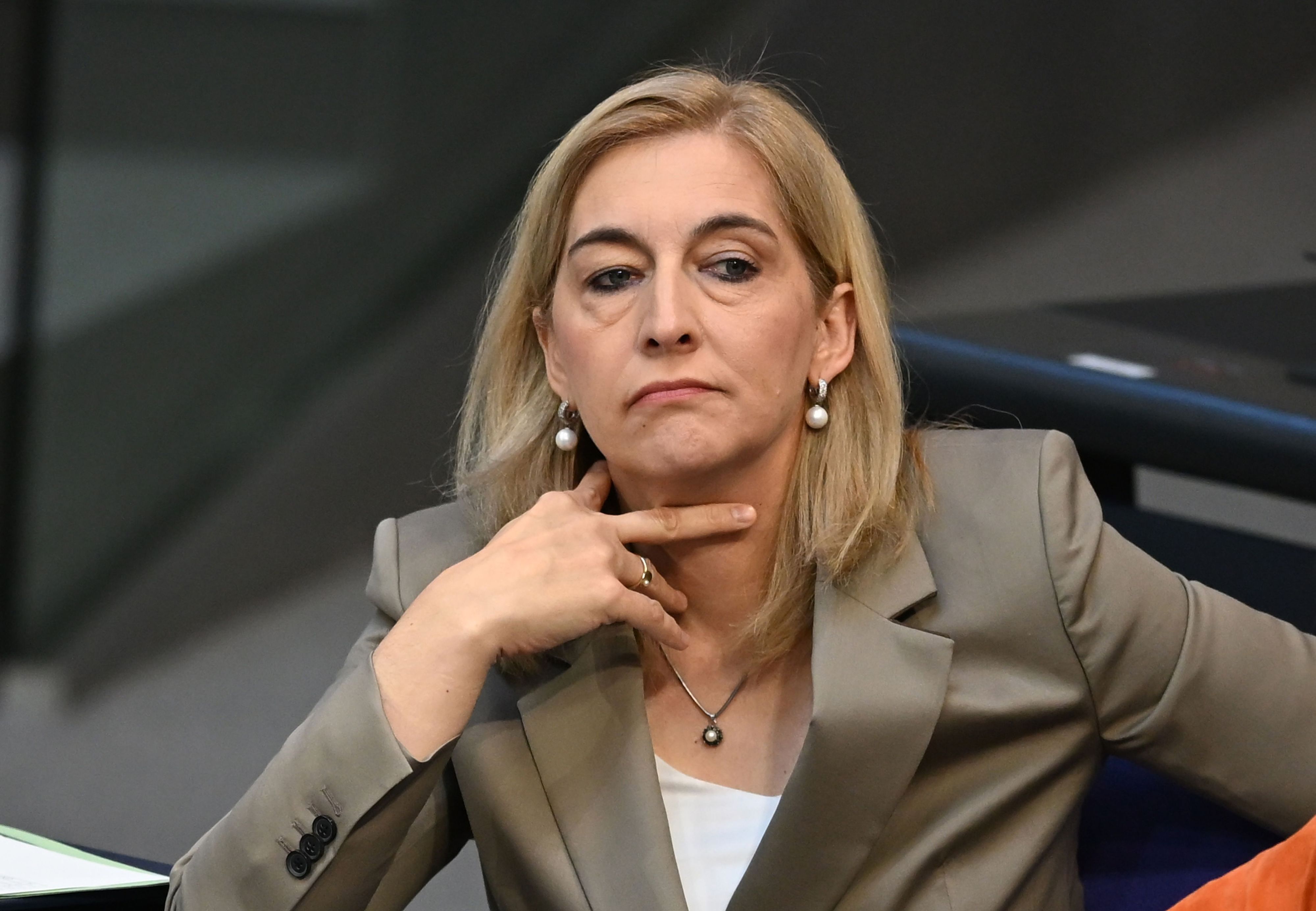 Nina Warken (CDU), Bundesministerin für Gesundheit, während der 90. Plenarsitzung der 21. Legislaturperiode im Deutschen Bundestag.