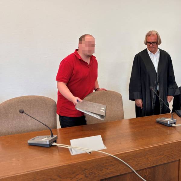 Der Angeklagte Christian G. (37) mit seinem Verteidiger Frank Schwarz beim Prozess im Kölner Landgericht