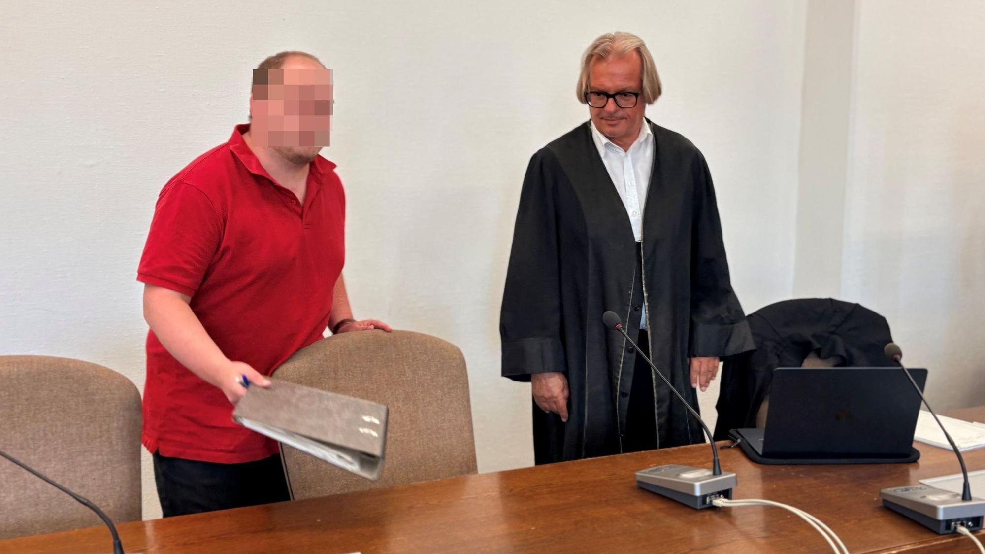 Der Angeklagte Christian G. (37) mit seinem Verteidiger Frank Schwarz beim Prozess im Kölner Landgericht