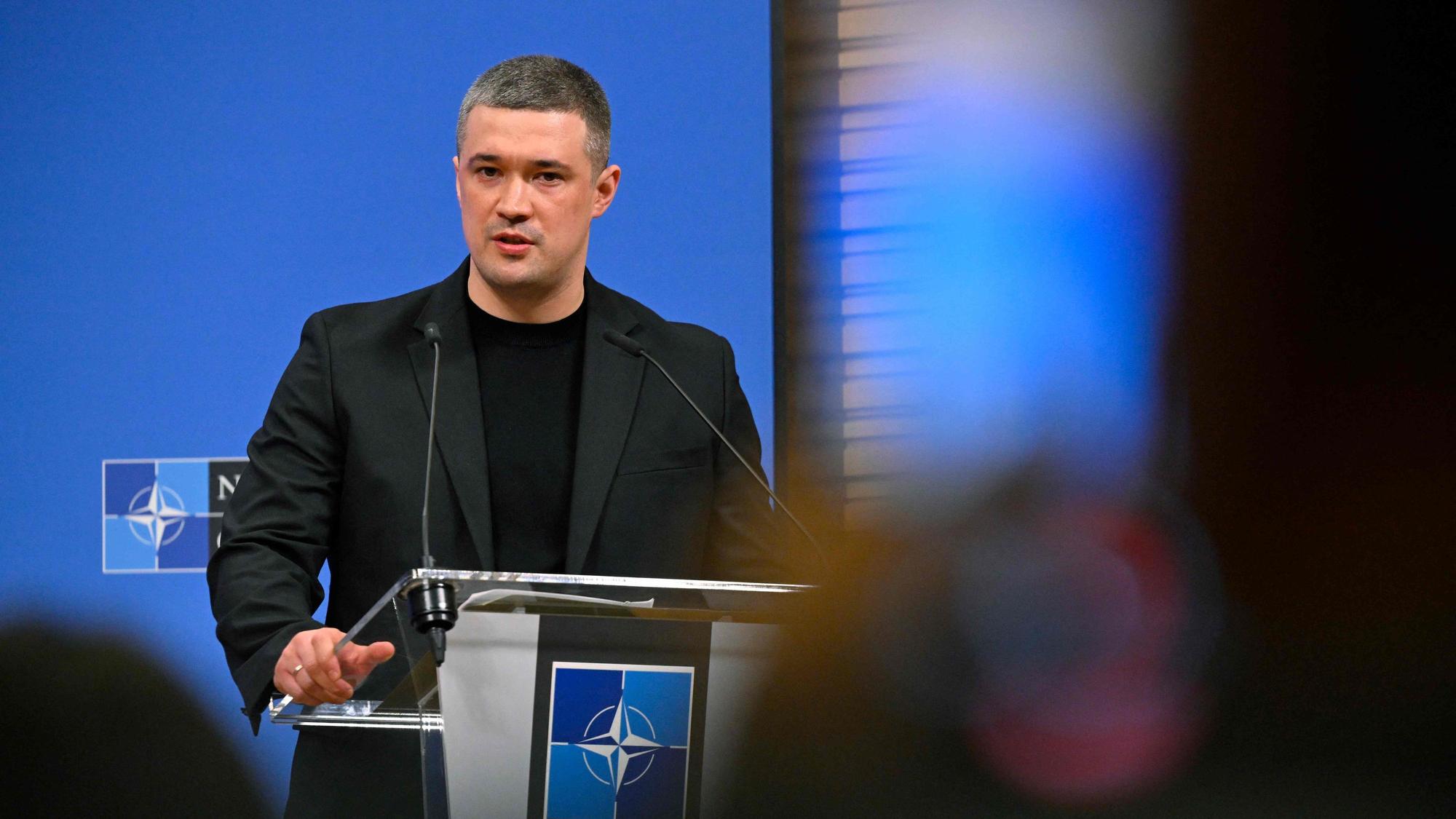 Mychailo Fedorow bei einem Nato-Treffen auf der Bühne.