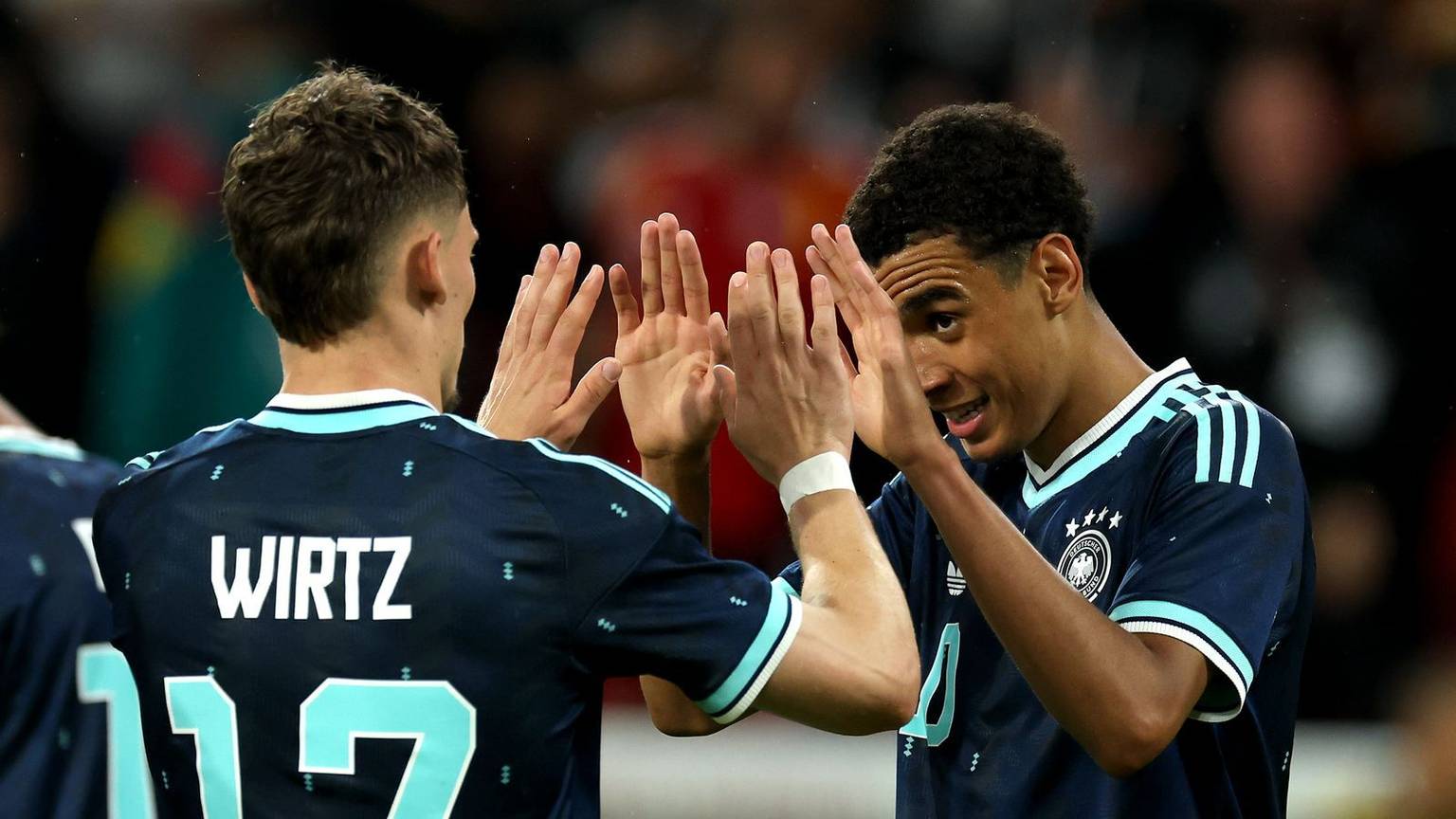 Die deutschen Mittelfeldstars Florian Wirtz (links) und Jamal Musiala konnten bei der WM nicht in erhofftem Maße glänzen. (Bild: 2026 Getty Images/Alexander Hassenstein)