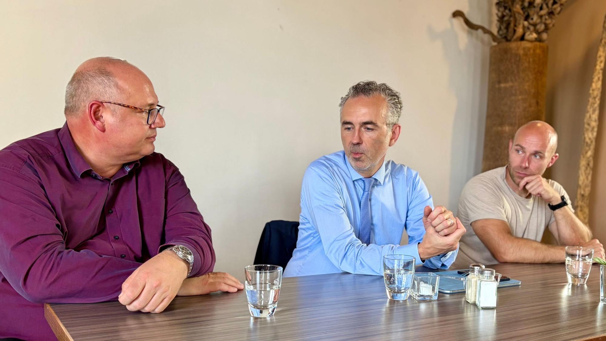 Oberbürgermeister Stefan Hebbel, der Staatssekretär im Bundesministerium für Digitales, Thomas Jarzombek, und Peter Seven, der Vorsitzende der CDU-Mittelstandsvereinigung