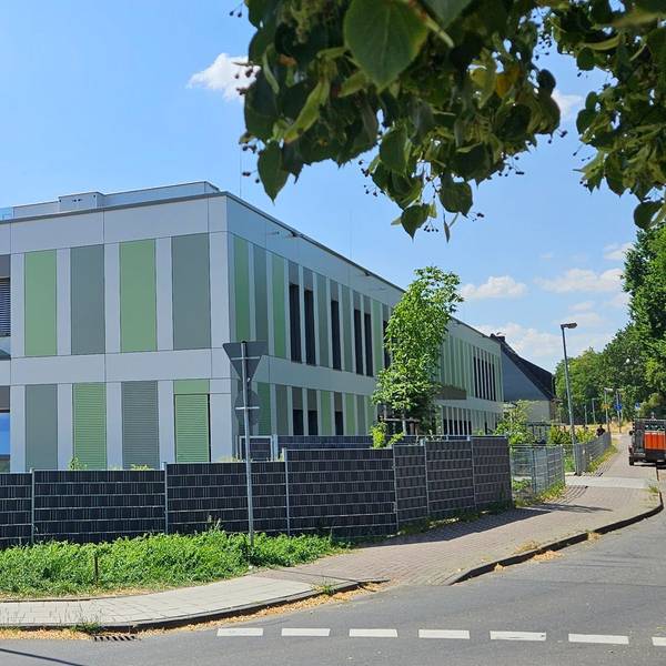 Zu sehen ist die Bedburger Kita Löwenburg.