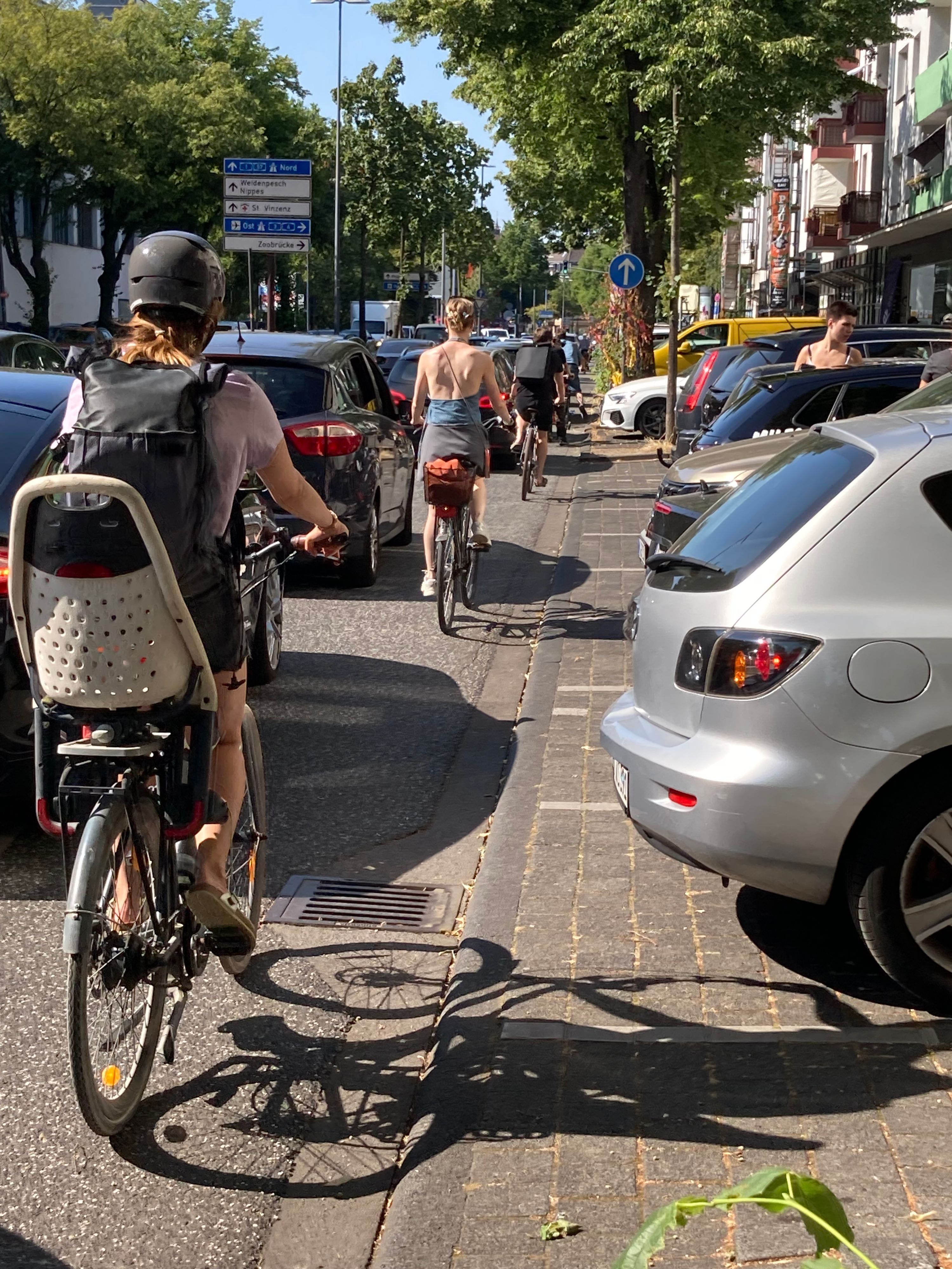 Fahrradfahrer auf der Neusser Straße.