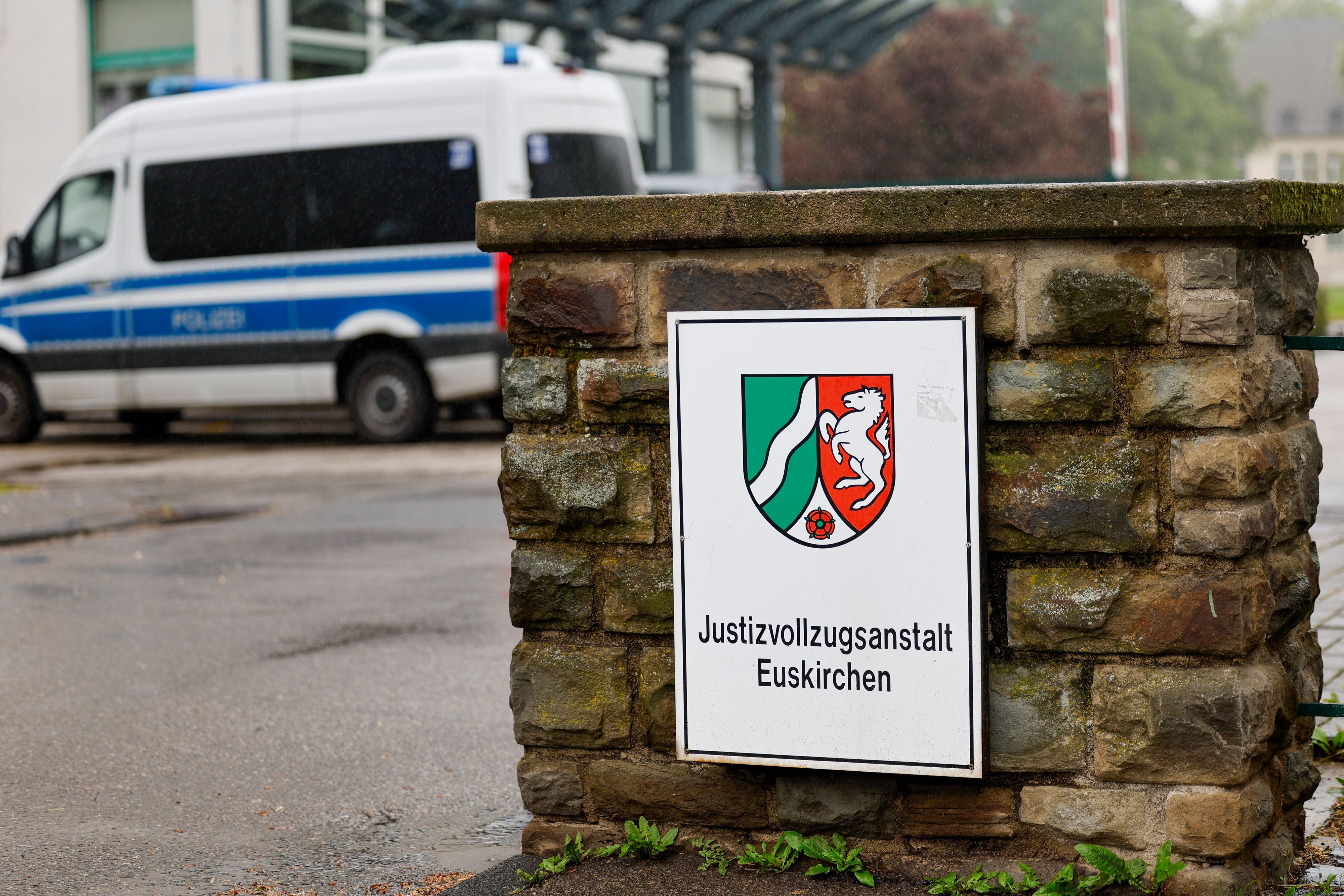 Einsatzbeamte der Polizei hatten die Justizvollzugsanstalt Euskirchen im Mai 2026 erneut durchsucht.