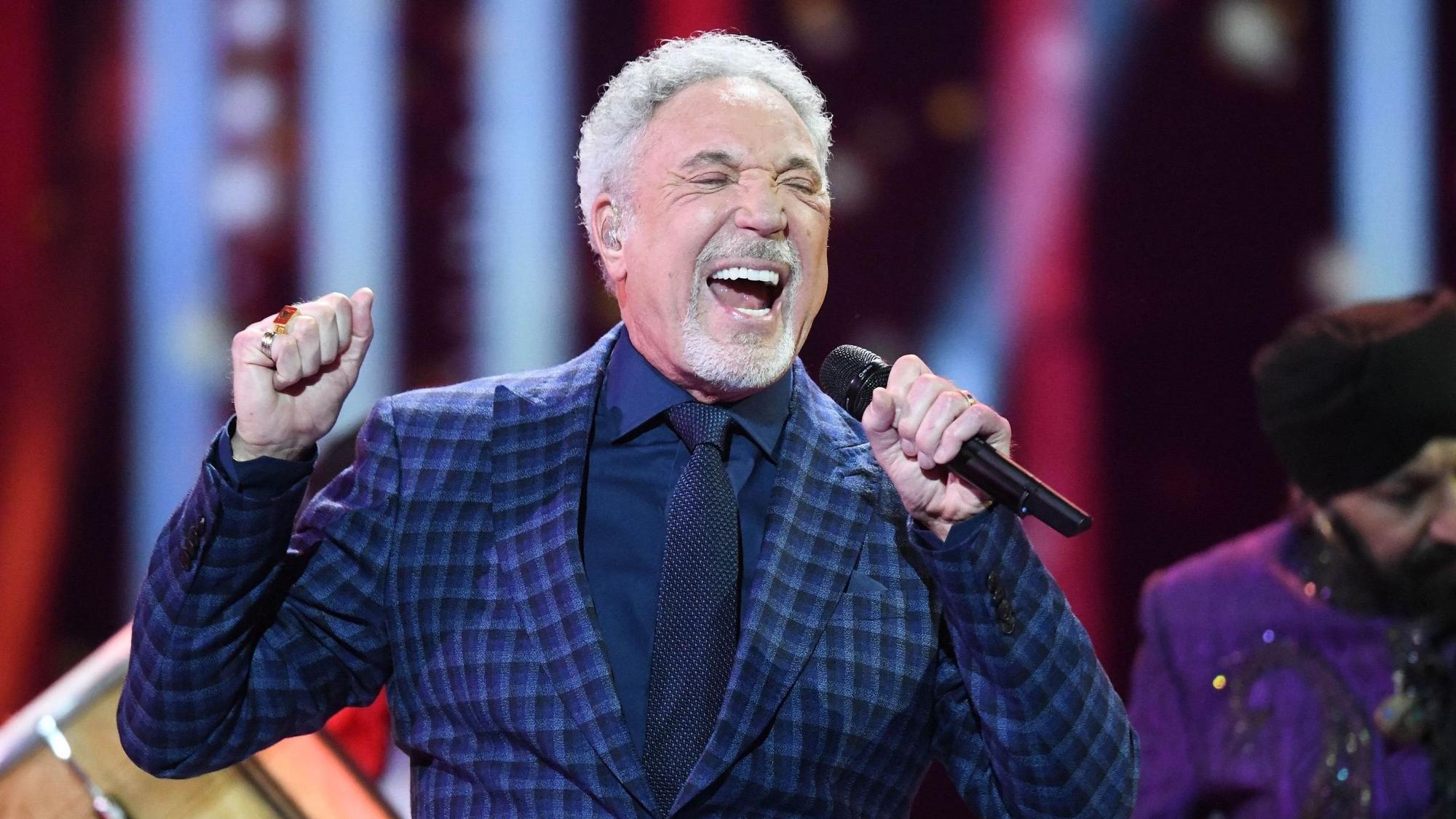 21.04.2018, Großbritannien, London: Sir Tom Jones singt in der Royal Albert Hall.