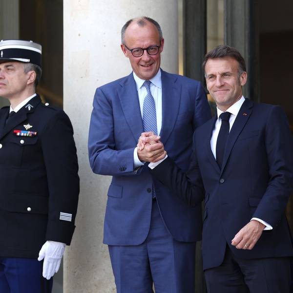 Merz (m.) und Macron (l.) ziehen noch doch an einem Strang. (Archivbild)