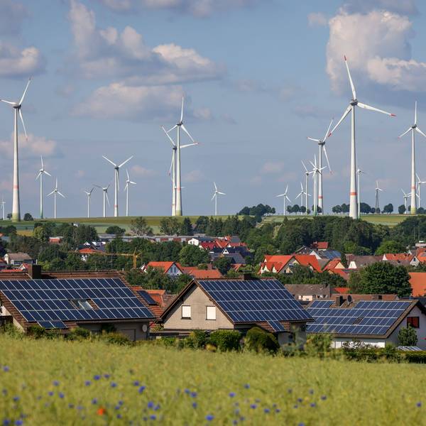 Windpark an der Ortschaft Lichtenau.