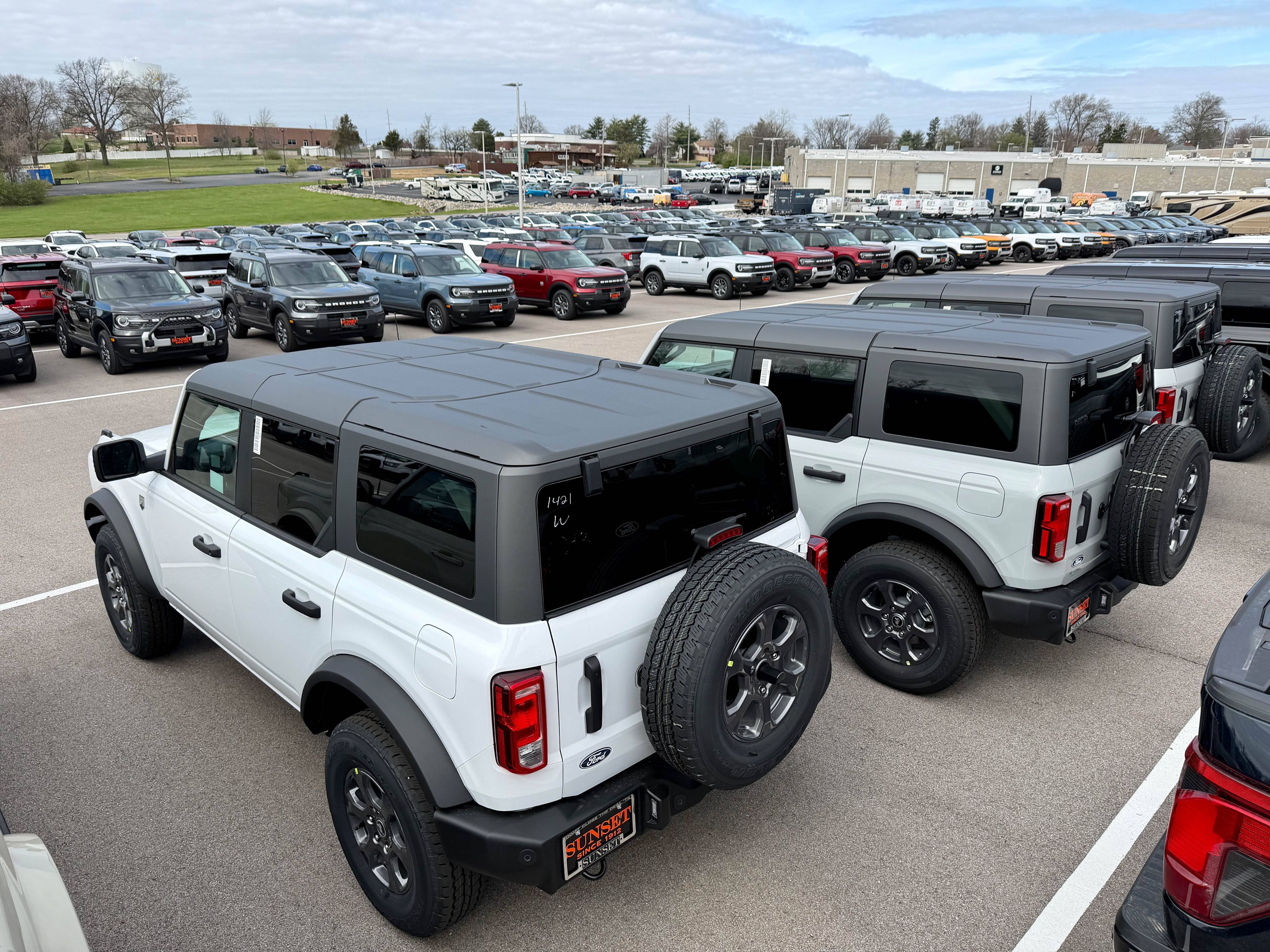 March 29, 2026, St. Louis, Missouri, USA: Rows of new Ford SUVs, including Bronco, Bronco Sport, Explorer and Escape models, are seen at a Ford dealership in St. Louis, Missouri. St. Louis USA PUBLICATIONxINxGERxSUIxAUTxONLY - ZUMAt179 20260329_znp_t179_003 Copyright: xStevenxThomsonx