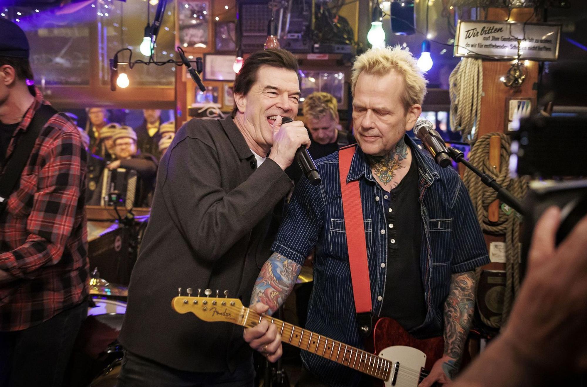 Campino ließ es nicht nicht nehmen, mit den Toten Hosen bei „Inas Nacht“ einen neune Song zu spielen. (Bild: NDR / Morris Mac Matzen)