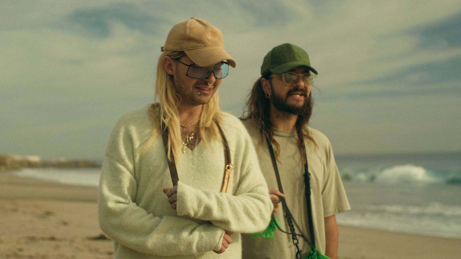 Bill (links) und Tom Kaulitz können mittlerweile auf eine 20 Jahre andauernde Karriere zurückblicken. (Bild: Netflix)