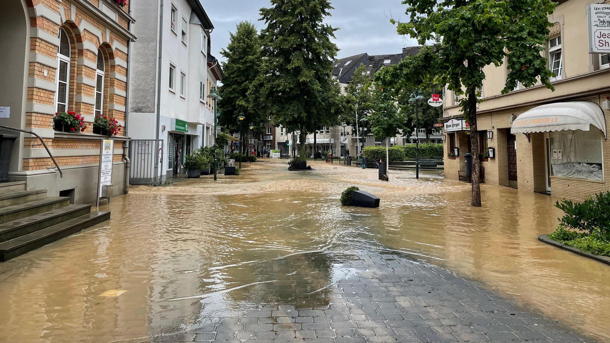 Hochwasser in der Schlebuscher Fußgängerzone