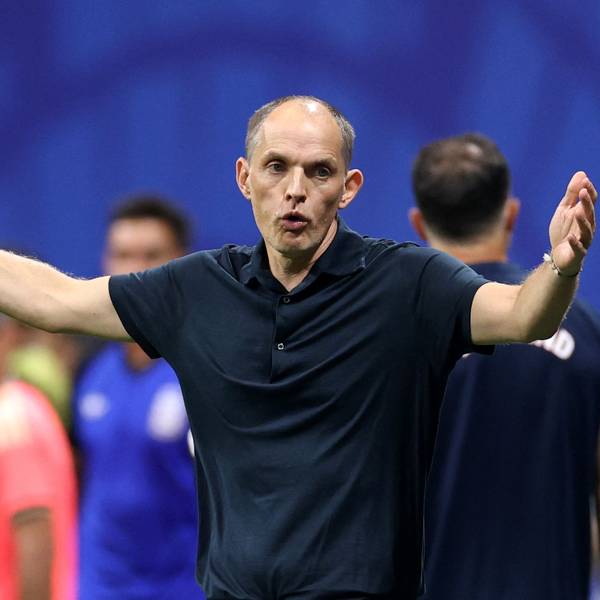 England-Coach Thomas Tuchel.gestikuliert am Rande des WM-Halbfinals zwischen England und Argenitnien.