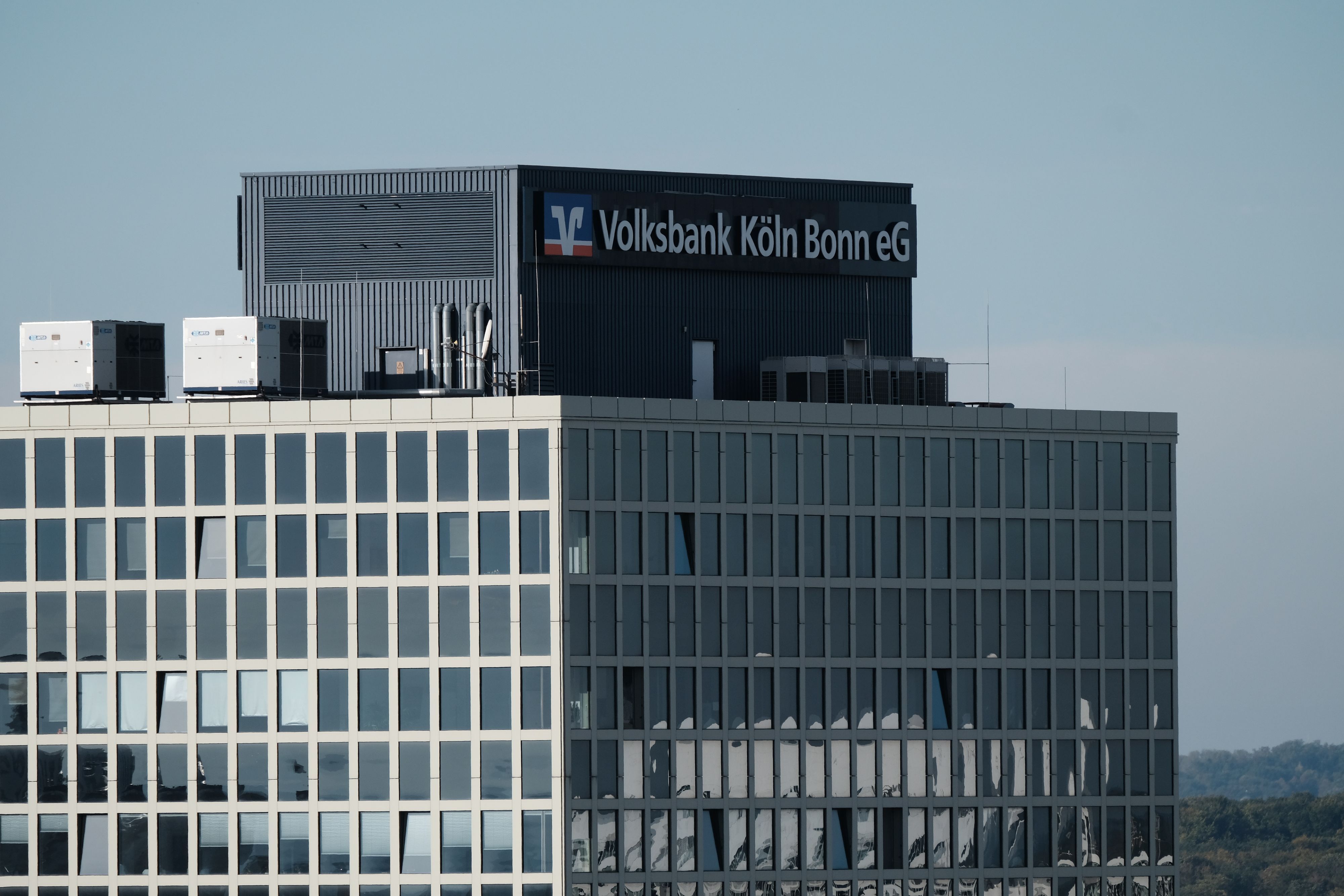 05.10.2021, Köln: Volksbank Köln Bonn, Hauptverwaltung. Foto: Max Grönert