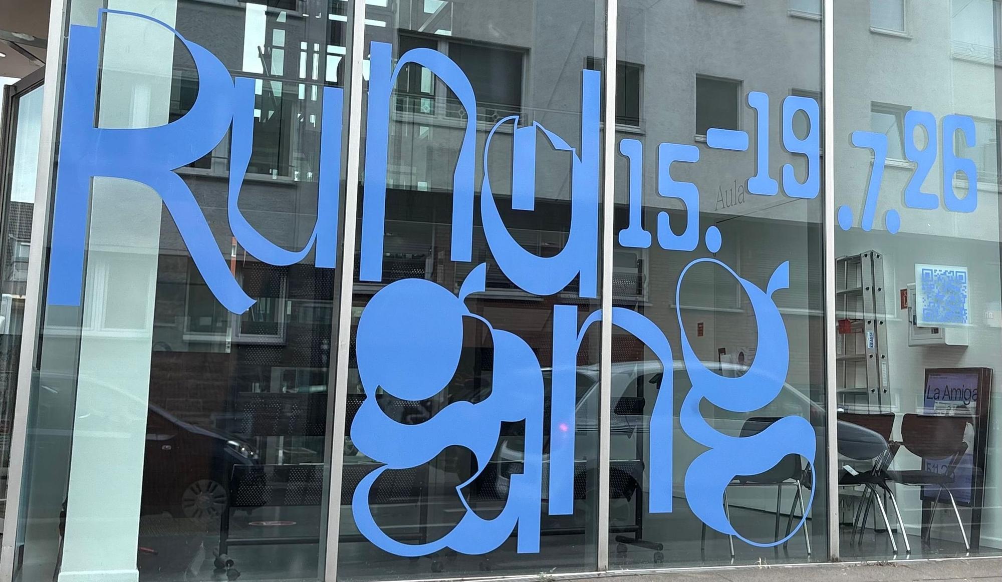 Rundgang Ankündigung am Fenster der KHM.