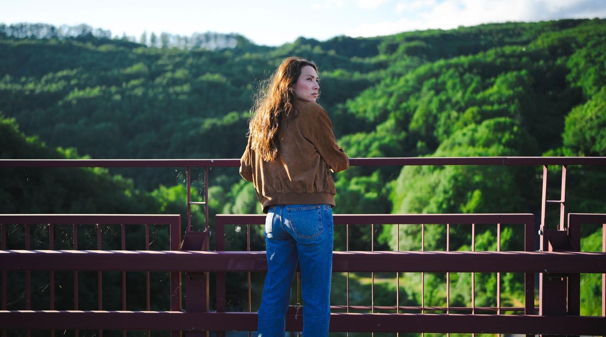 Die Pariser Hauptkommissarin Noémie Chastain (Laura Smet) soll eigentlich nur einen Bericht verfassen, doch stößt dann auf einen alten Vermisstenfall. (Bild: ARD Degeto Film/France Télévisions/Quad Drama/Baptiste Langinier)