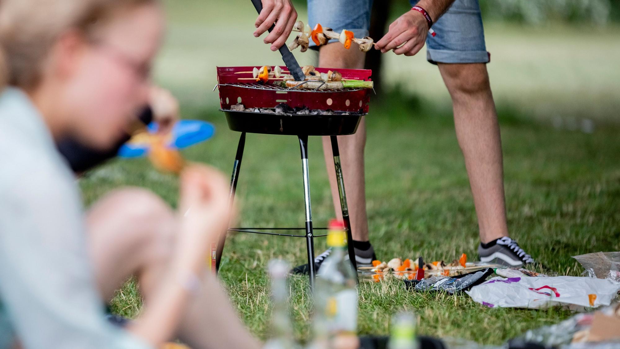 Eine Grillparty könnte zu Bränden führen, warnt die Stadt Köln.