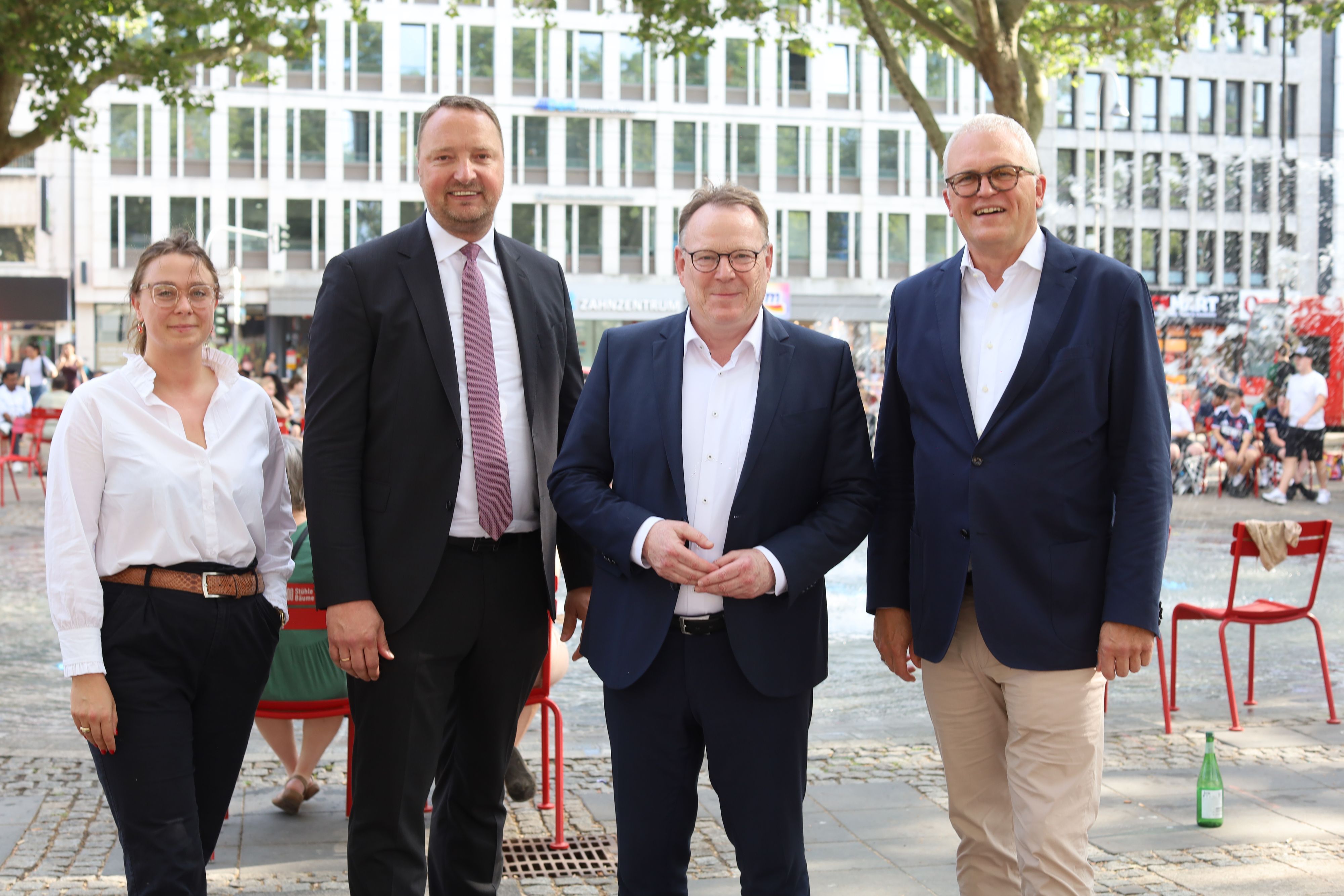 Problemgeplagter-Platz-Neue-Immobiliengemeinschaft-f-r-den-Neumarkt-stellt-sich-vor