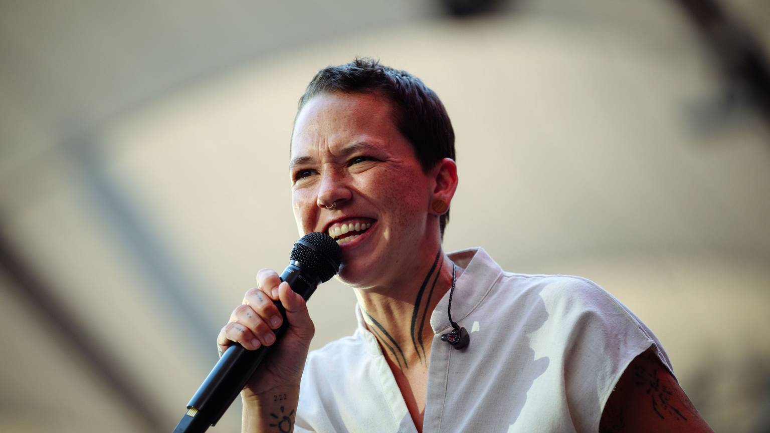 Stefanie Heinzmann auf der Bühne.