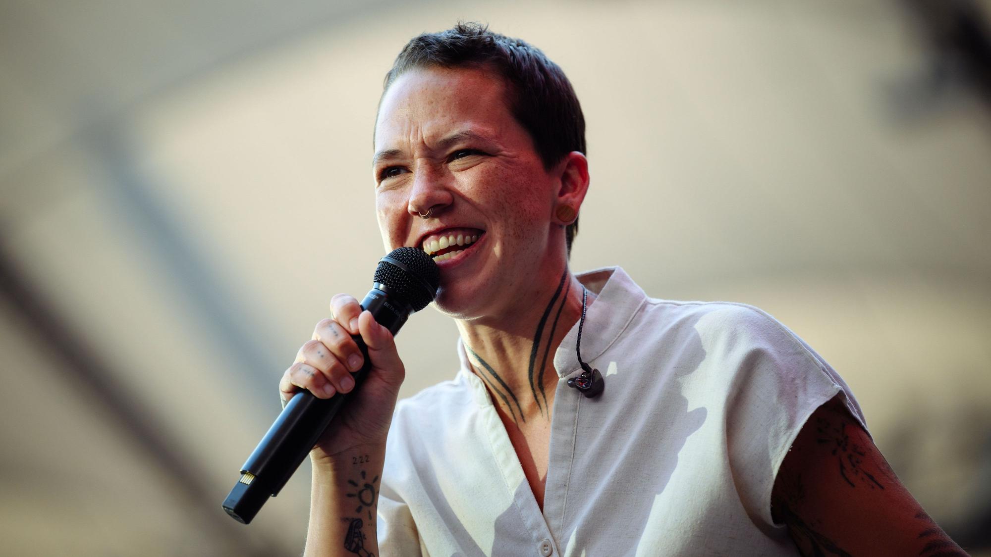 Stefanie Heinzmann auf der Bühne.