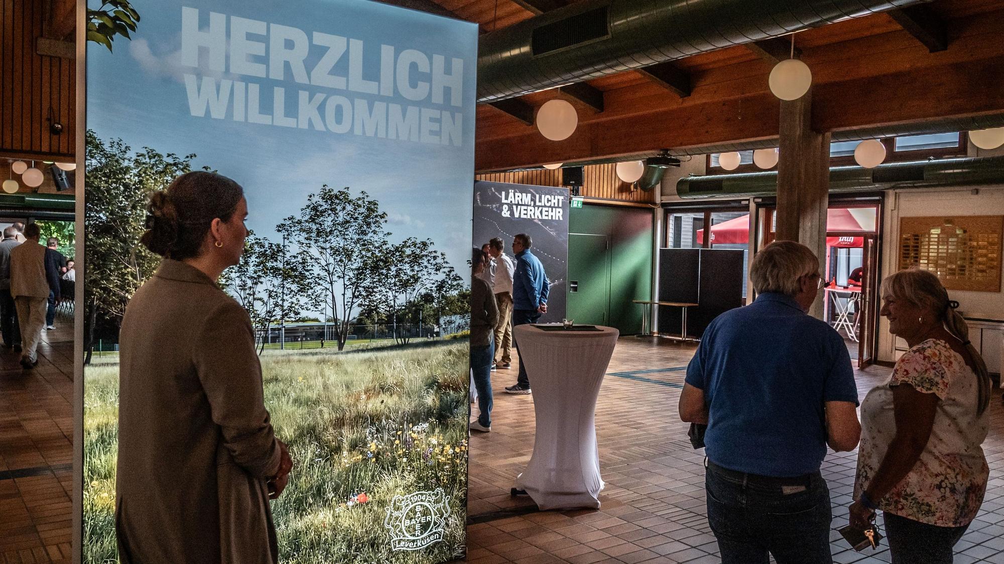 Bürgerinformation von Bayer 04 zum Campus im Bürgerhaus Monheim Baumberg. Bild: Ralf Krieger