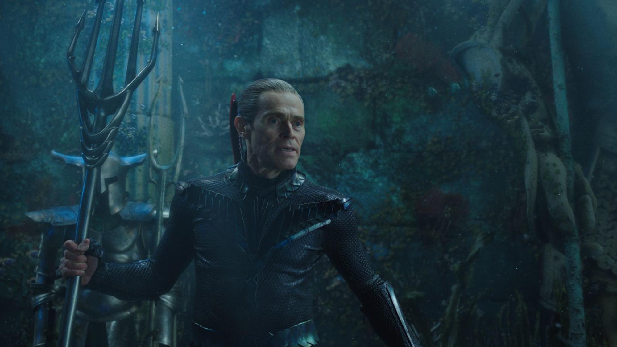 Willem Dafoe kommt in der Rolle des Nuidis Vulko die Aufgabe zu, Arthur Curry auszubilden. Unter seinem Einfluss reift Aquaman zu einem großen Krieger. (Bild: DC / Warner Bros. Ent.)