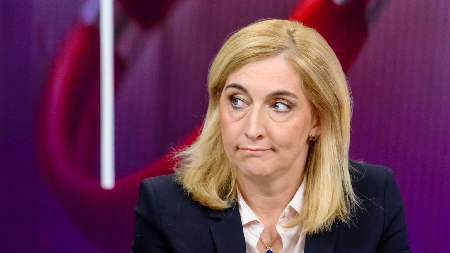 „Da gibt es nichts schönzureden“: Bundesgesundheitsministerin Nina Warken (CDU) musste einräumen, dass es nach wie vor große Ungerechtigkeiten bei den Krankenkassenkosten der Grundsicherungsempfänger gibt. (Bild: ZDF/Svea Pietschmann )
