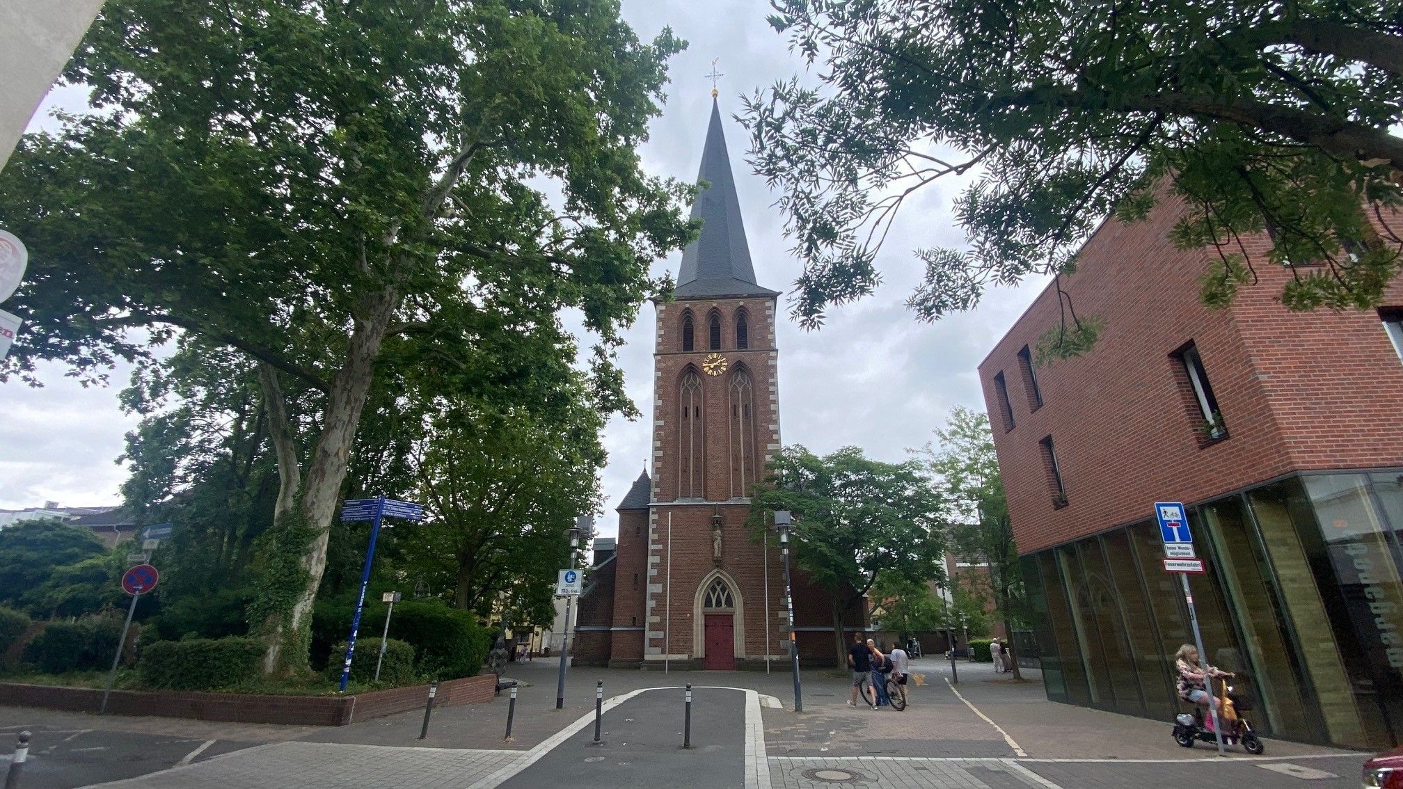 Zusehen ist die Kirche St. Margareta.