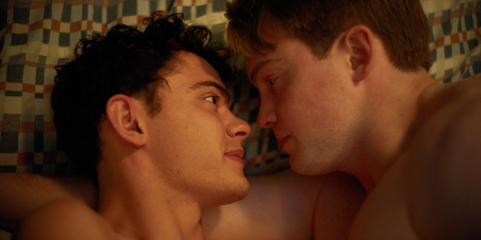 Wo soll das alles hinführen? Charlie (Joe Locke, links)  und Nick (Kit Connor) wissen nicht, was die Zukunft bringt. (Bild: © 2025 Netflix, Inc.)