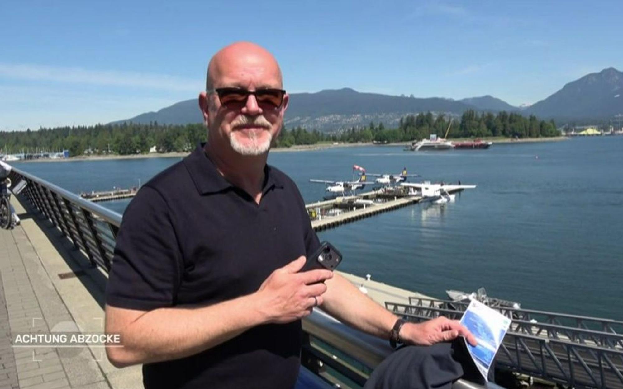 TV-Moderator Peter Giesel reist in der ersten Folge der neuen Staffel von „Achtung Abzocke“ nach Seattle und Vancouver. (Bild: Joyn)