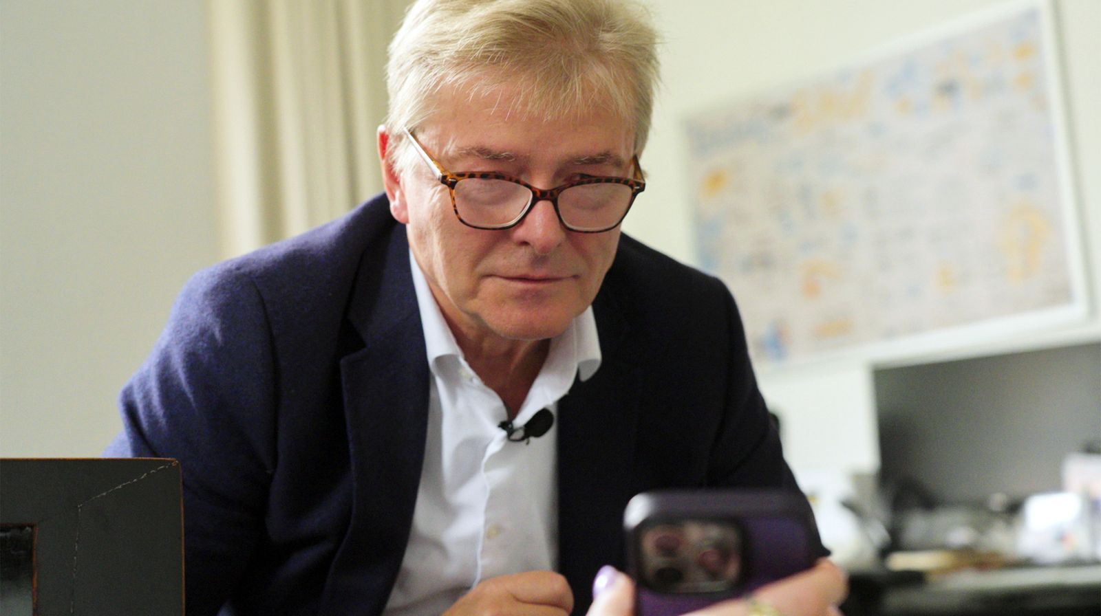 Prof. Dr. med. Ingo Fietze, Leiter des Schlafmedizinischen Zentrum an der Charité Berlin, sieht den aktuellen Trend zur Schlafoptimierung kritisch. (Bild: HR/ Michael Kappler)