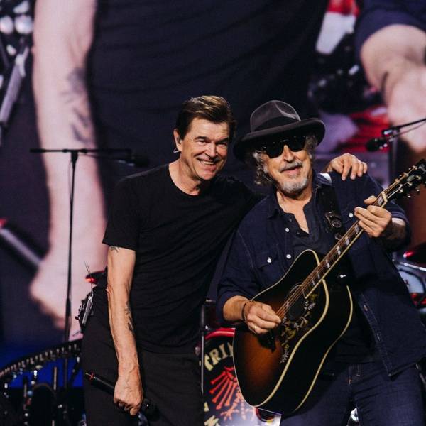 Campino (l.) holte BAP-Frontmann Wolfgang Niedecken beim zweiten Konzert der Toten Hosen am Samstag (18. Juli 2026) auf die Bühne des Rhein-Energie-Stadions..