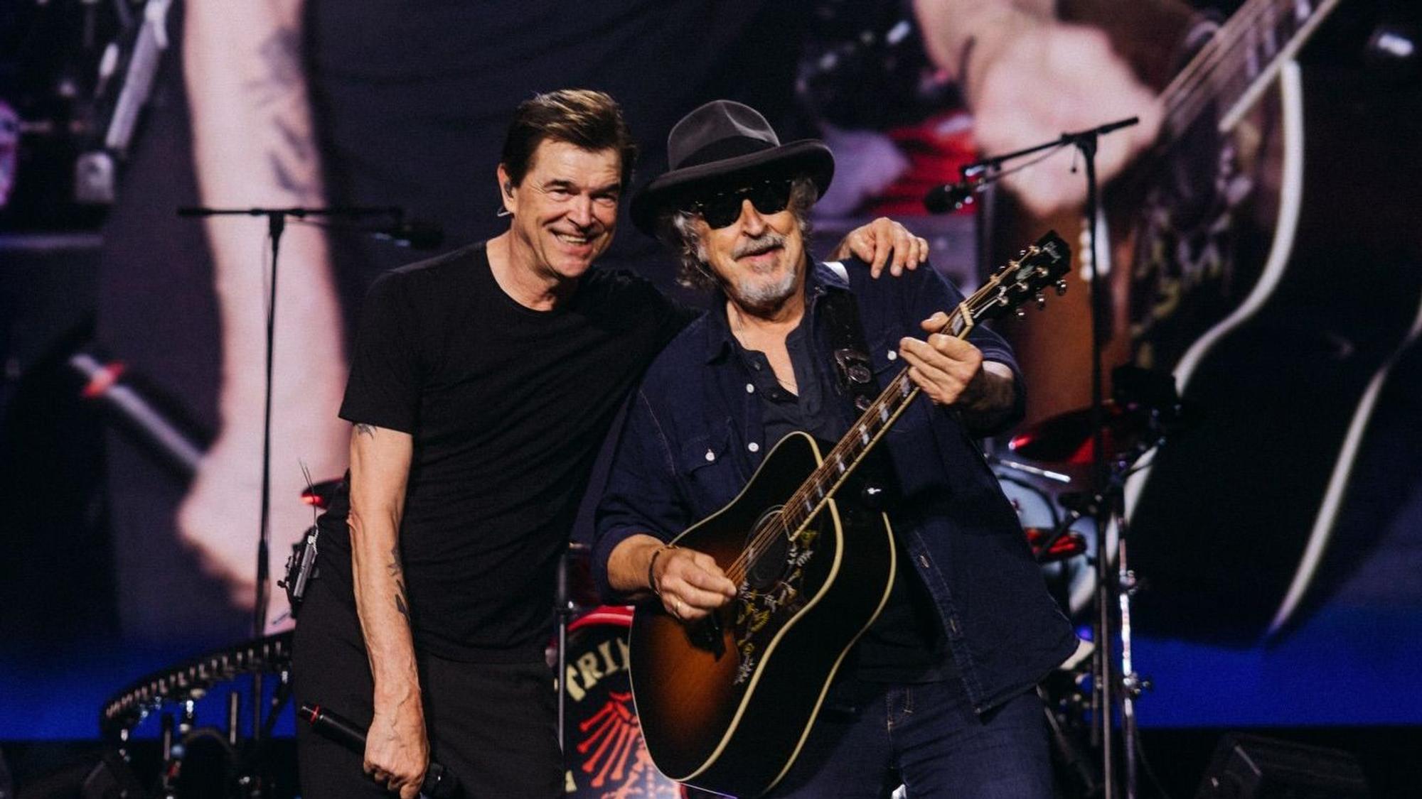 Campino (l.) holte BAP-Frontmann Wolfgang Niedecken beim zweiten Konzert der Toten Hosen am Samstag (18. Juli 2026) auf die Bühne des Rhein-Energie-Stadions..