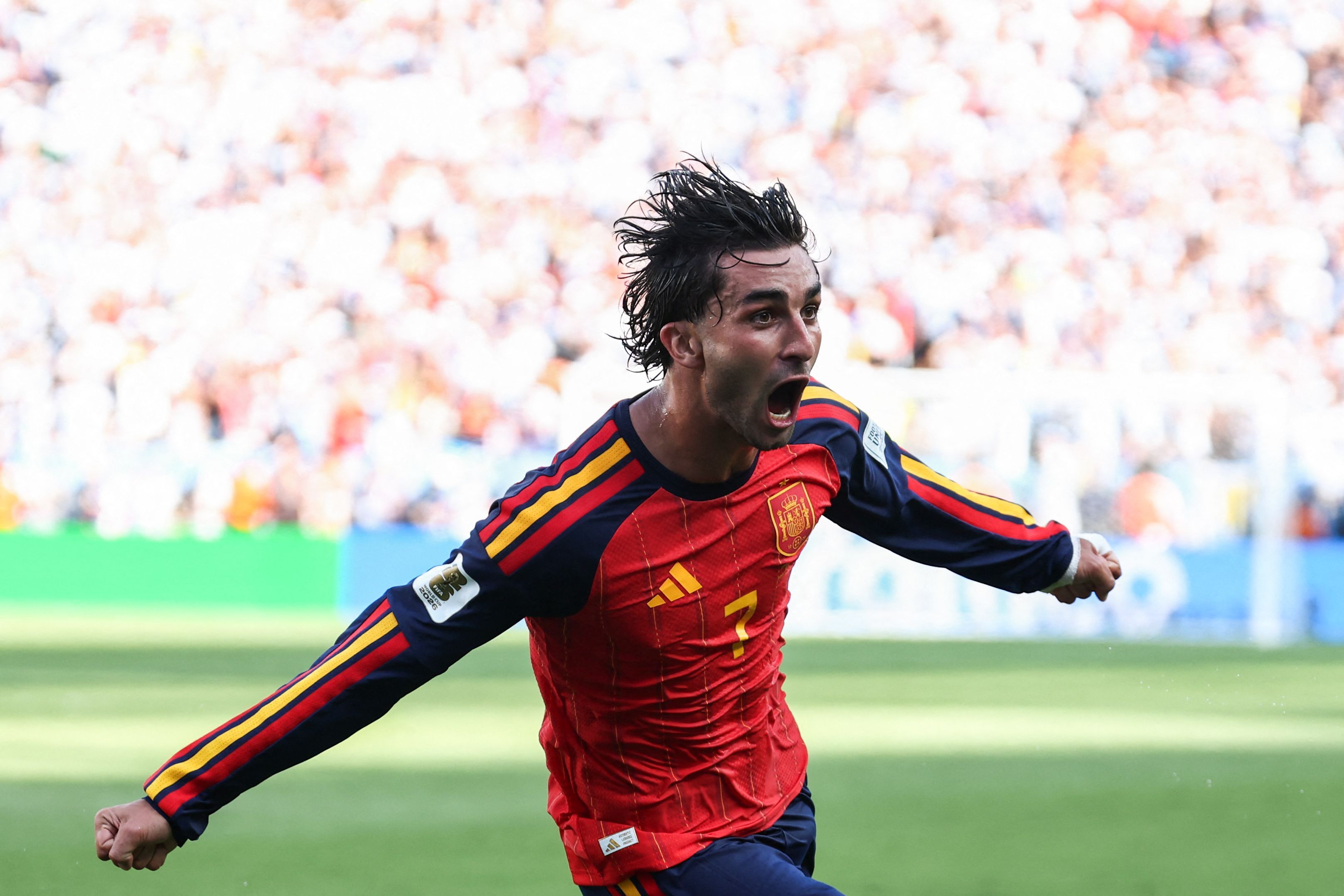 Ferran Torres jubelt über sein Tor.