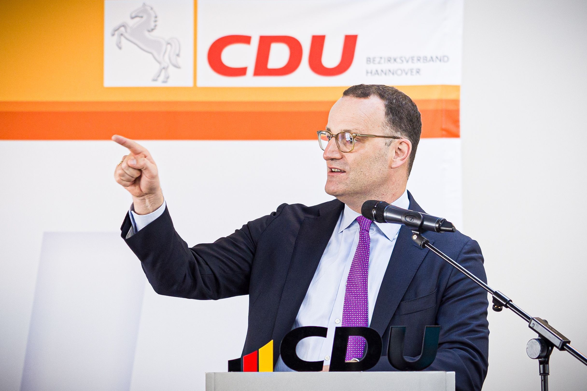 Jens Spahn (CDU) spricht beim Bezirksparteitag des CDU-Bezirksverbands Hannover (Archivbild).