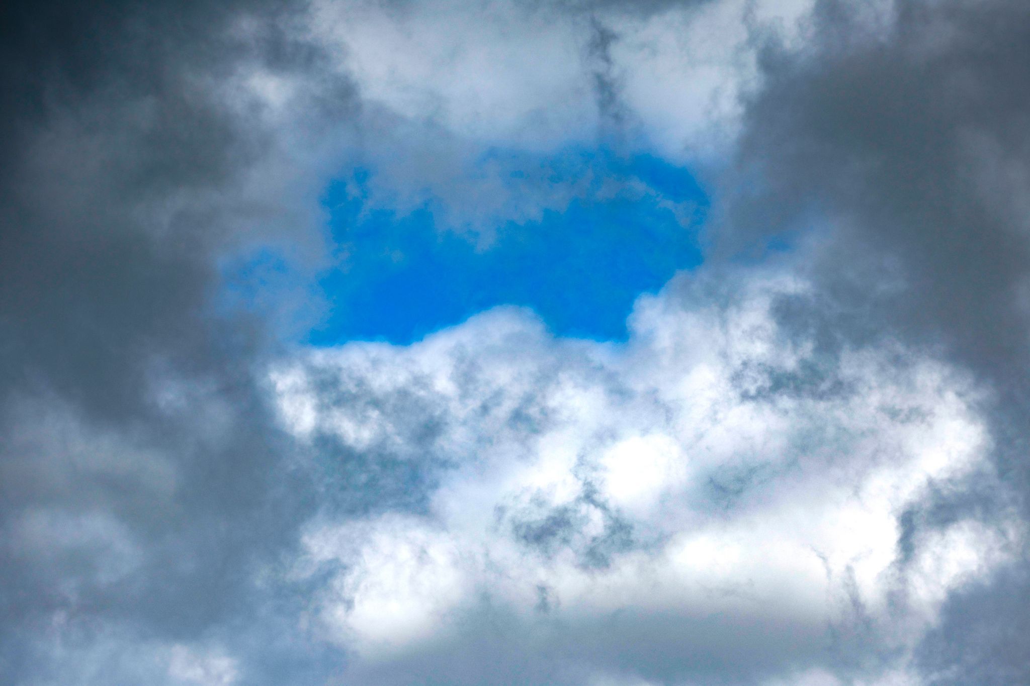 Die neue Woche beginnt in Nordrhein-Westfalen mit Wolken. (Symbolbild)