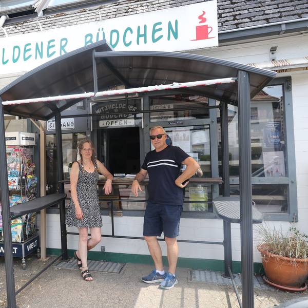 Petra Skalacki betreibt das Büdchen in Witzhelden schon seit zehn Jahren.