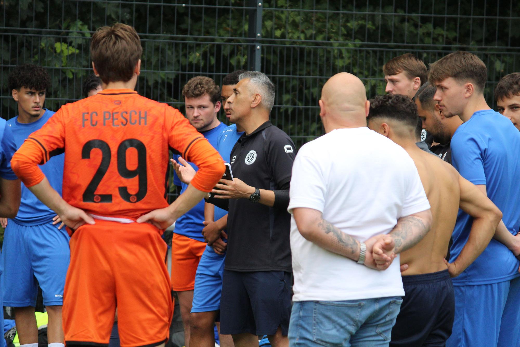 Ali Meybodi, Trainer von Peschs Landesliga-Mannschaft, betreute sein Team im neuangesetzten Spiel der Reserve in der Kreisliga A.