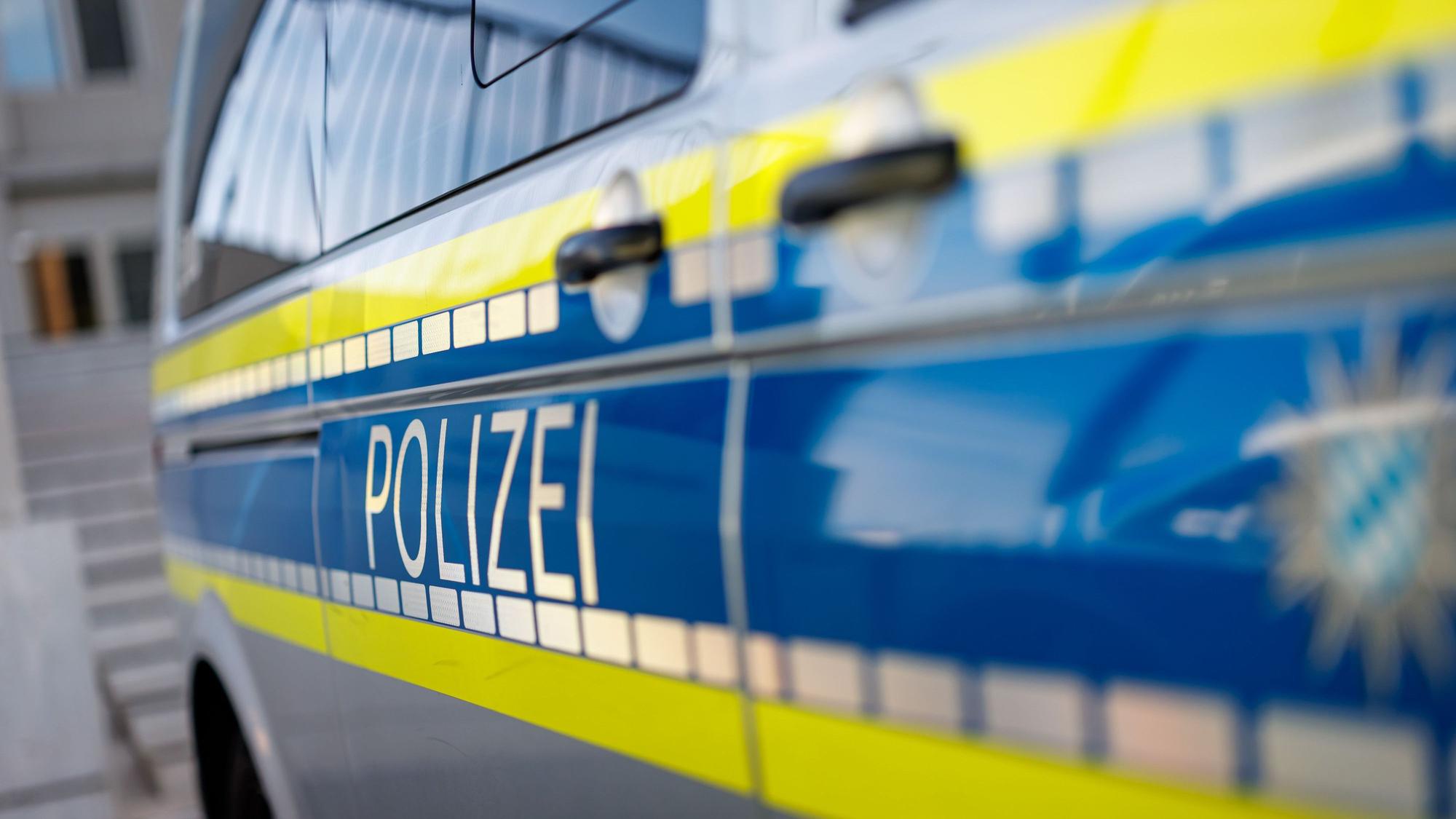 In Oberbayern hat ein Unbekannter mehrere Menschen bei einer Party angegriffen (Symbolbild).