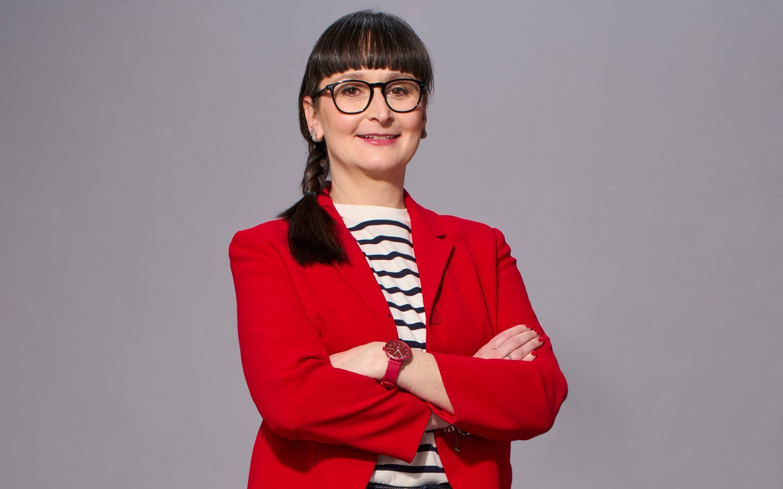 Annegret Schenkel ist der jüngste Zuwachs im Team der Quizprofis. Sie feierte im Herbst 2022 ihr Debüt als „Gefragt - Gejagt“-Jägerin.  (Bild: ARD / Thomas Leidig)