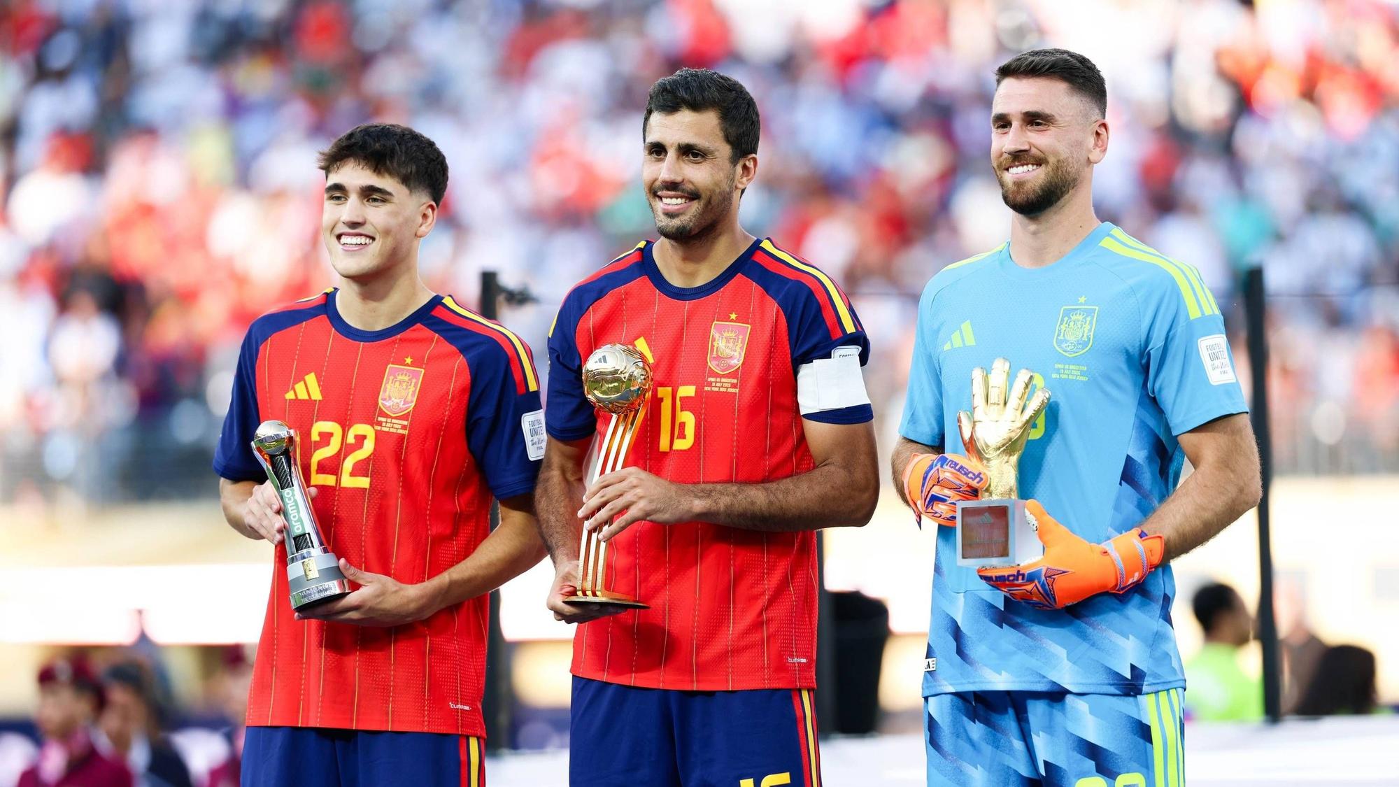 July 19, 2026, East Rutherford, Nj, United States: Pau Cubarsi player os Spain is named the Best Young Player, Rodri is awarded the Best Player of the 2026 FIFA World Cup, WM, Weltmeisterschaft, Fussball and goalkeeper Unai Simon is named the tournament s Best Goalkeeper at New York New Jersey Stadium, in East Rutherford, United States, on Sunday, July 19, 2026.Foto: /Brazil Photo Press/Brazil Photo Press INTERNATIONAL East Rutherford United States - ZUMAv122 20260719_aap_v122_205 Copyright: xWilliamxVolcovx