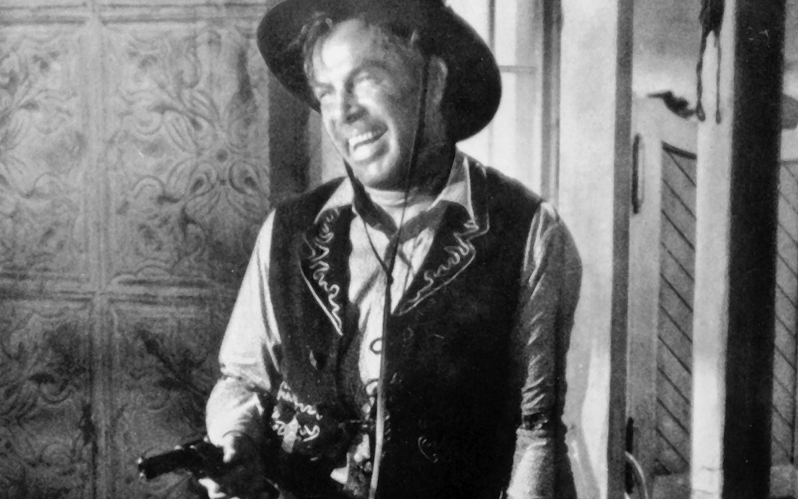 Die Fratze der Freiheit: Liberty Valance (Lee Marvin) gibt sich vor dem Showdown mit dem Anwalt Ransom Stoddard siegessicher. Doch er hat nicht mit einem unsichtbaren Dritten gerechnet.  (Bild: Paramount Pictures Corporation / All rights reserved)