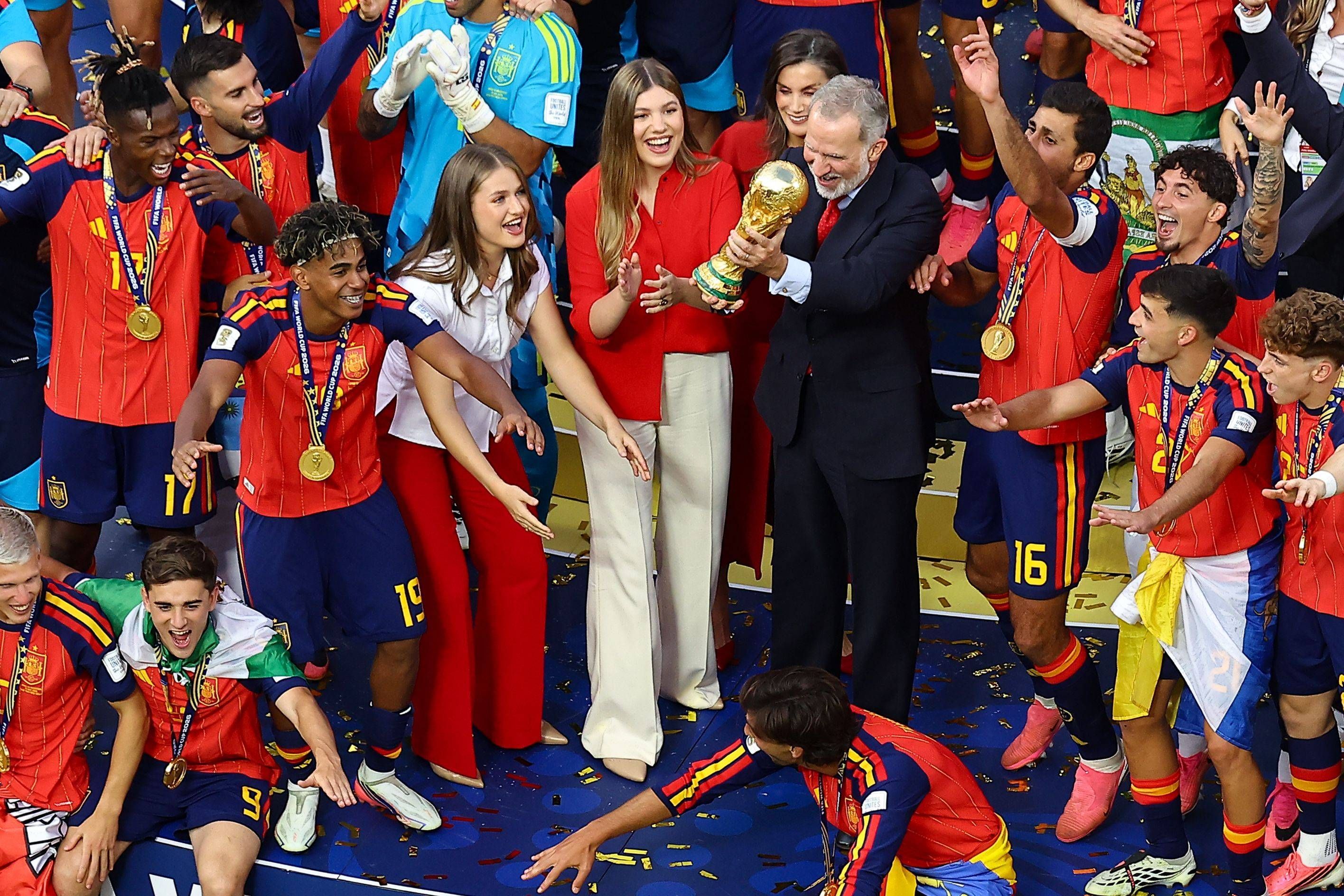 König Felipe VI., Königin Letizia sowie ihre Töchter Leonor und Sofía feiern gemeinsam mit der spanischen Nationalmannschaft den WM-Titel 2026.