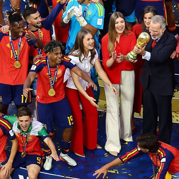König Felipe VI., Königin Letizia sowie ihre Töchter Leonor und Sofía feiern gemeinsam mit der spanischen Nationalmannschaft den WM-Titel 2026.