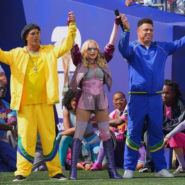 Sängerin Madonna tritt beim WM-Finale am Sonntag (19. Juli) mit den Ex-Fußballern Ronaldinho (l.) und Ronaldo bei der Halbzeitshow auf.