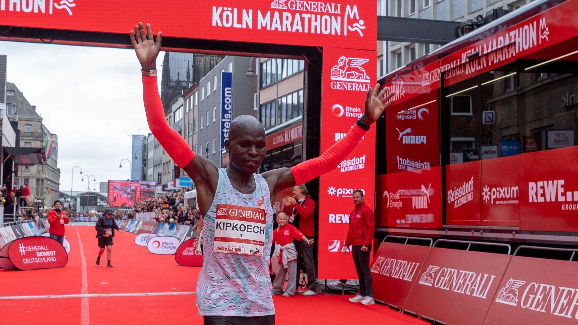 Sieger mit neuem Streckenrekord in Köln: Barnaba Kipkoech ist im Oktober erneut am Start.