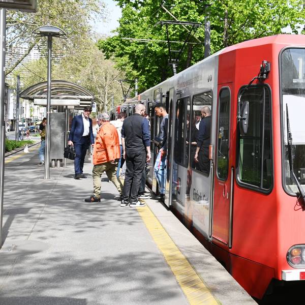 Die KVB setzt aushilfsweise Bahnen in Bonn ein. Das hat Auswirkungen auf den Kölner Fahrplan, etwa die Linie 18.