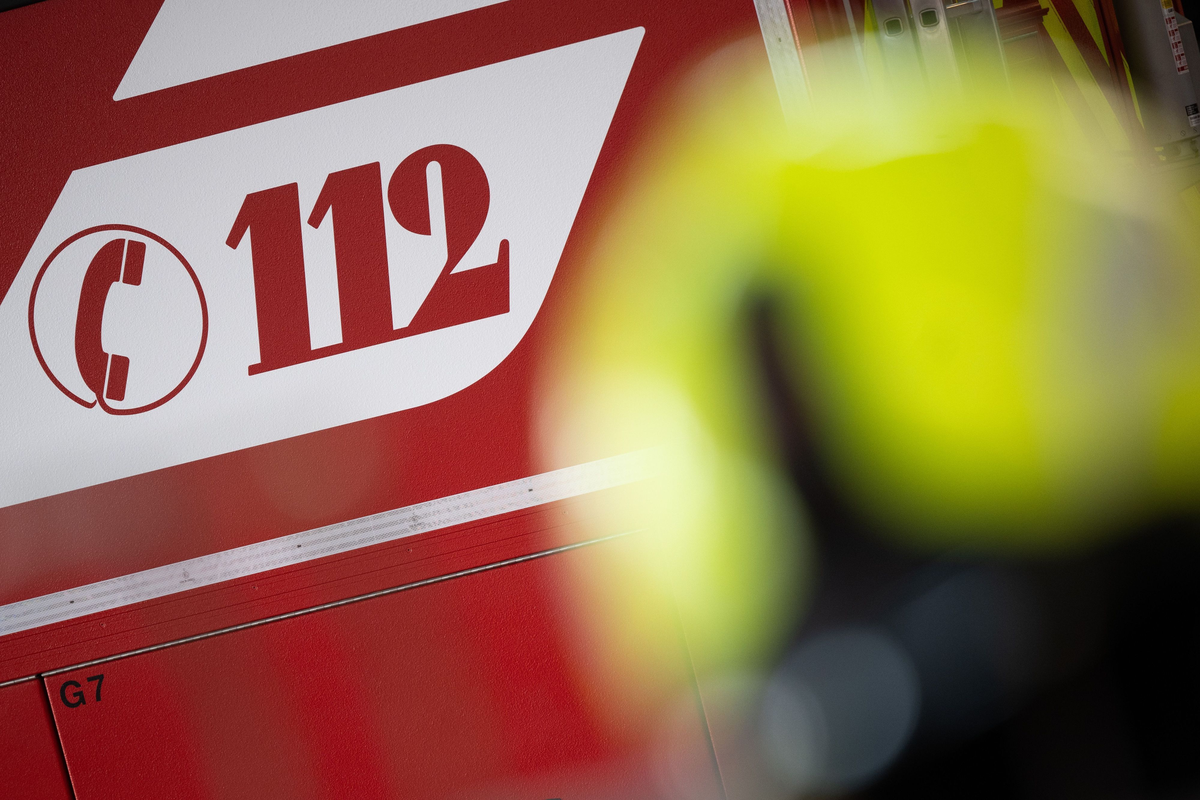 «112» steht auf einem Einsatzwagen der Feuerwehr Potsdam.