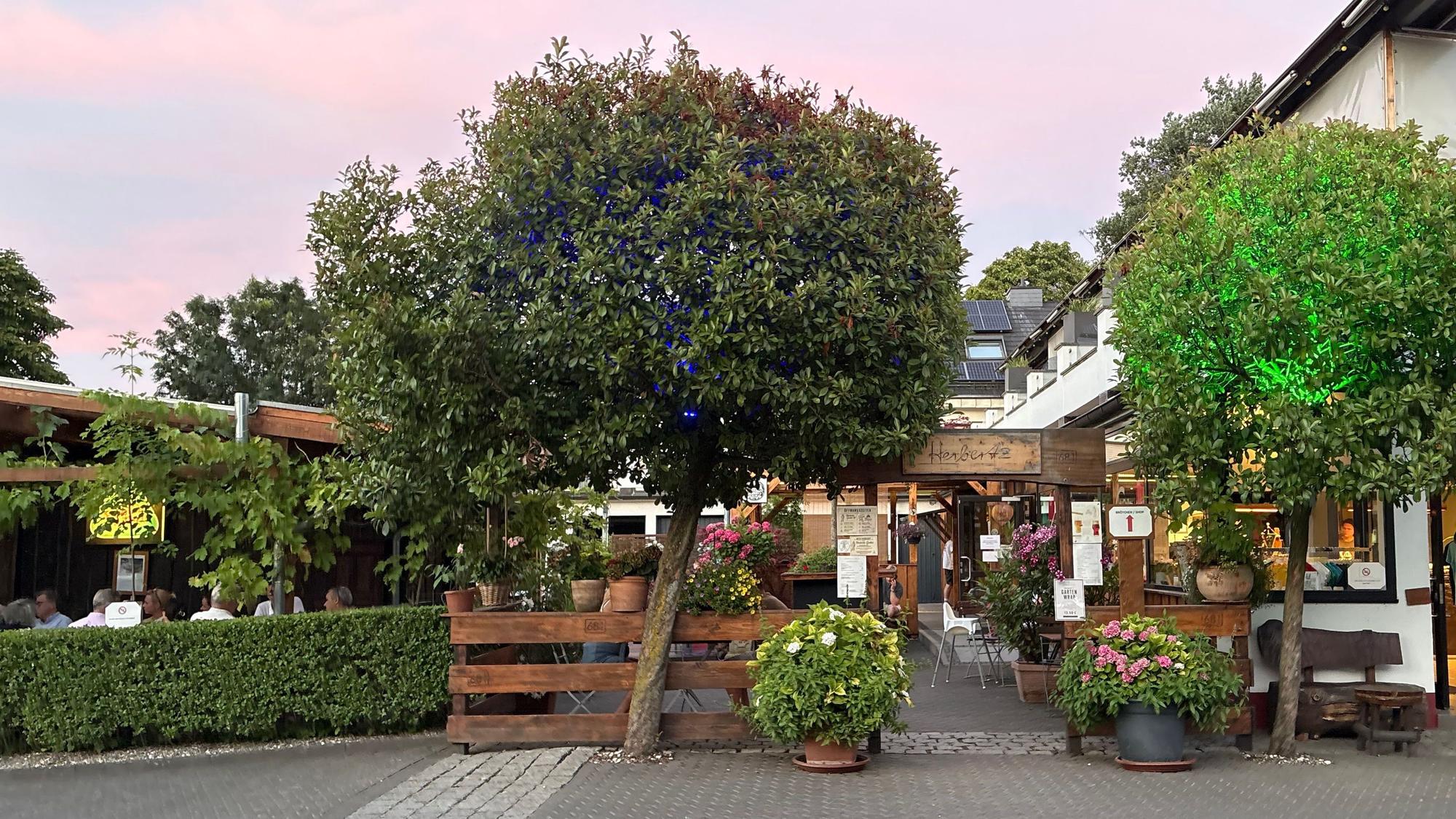 Der Biergarten des Restaurant „Haus Berger“ in Rodenkirchen.