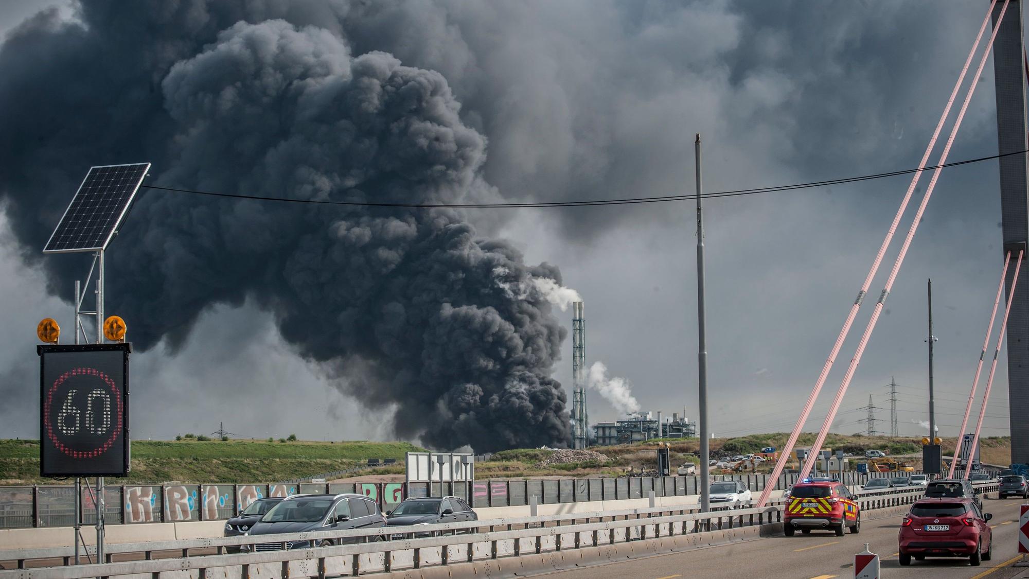 Explosion im Tanklager der Sondermüllverbrennungsanlageim Entsorgungszentrum Bürrig des Chempark Bild: Ralf Krieger